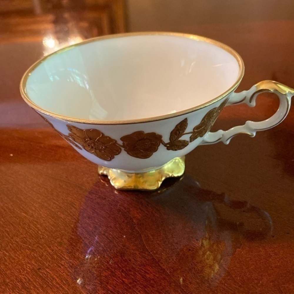 22 karat gold teacup Waldershof Bavaria Germany 4” numbered 51 - Picture 1 of 3